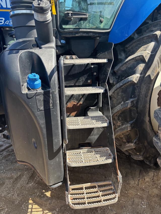 Image of New Holland T8.435 equipment image 4
