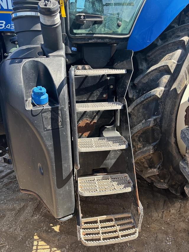 Image of New Holland T8.435 equipment image 3