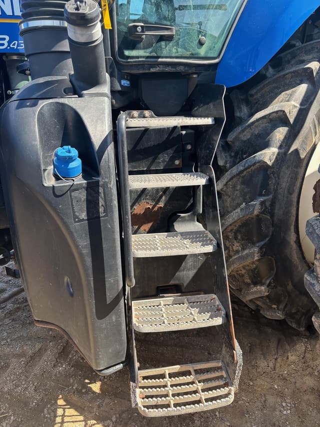 Image of New Holland T8.435 equipment image 4
