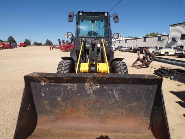 Image of New Holland W80C equipment image 2
