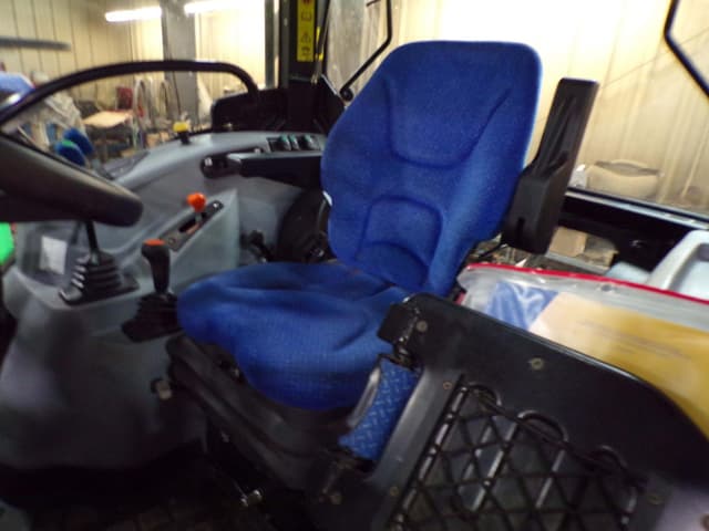 Image of New Holland Workmaster 120 equipment image 4
