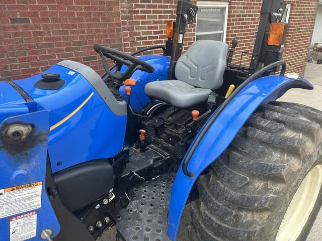Image of New Holland Workmaster 60 equipment image 4