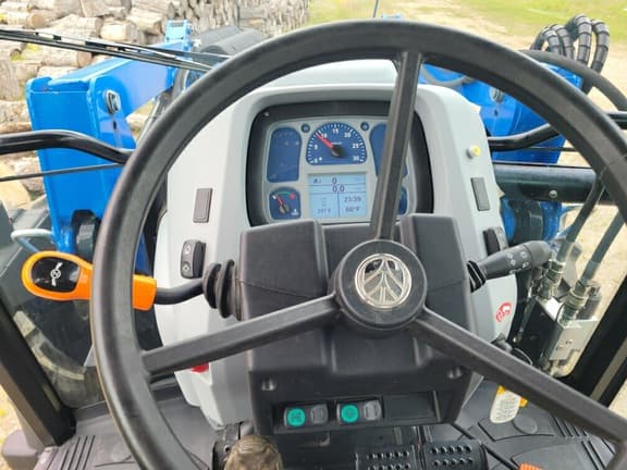 Image of New Holland Workmaster 65 equipment image 4