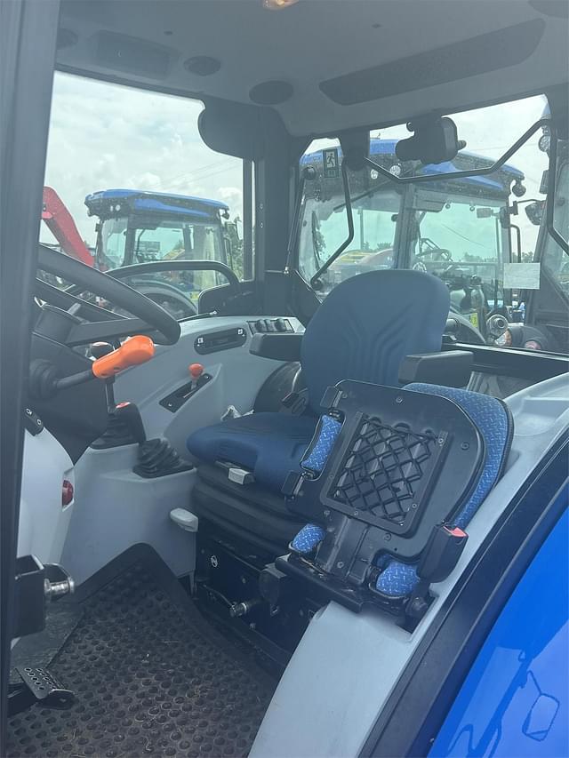 Image of New Holland Workmaster 65 equipment image 2