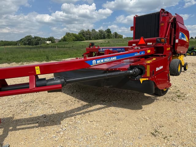 Image of New Holland 210 equipment image 2