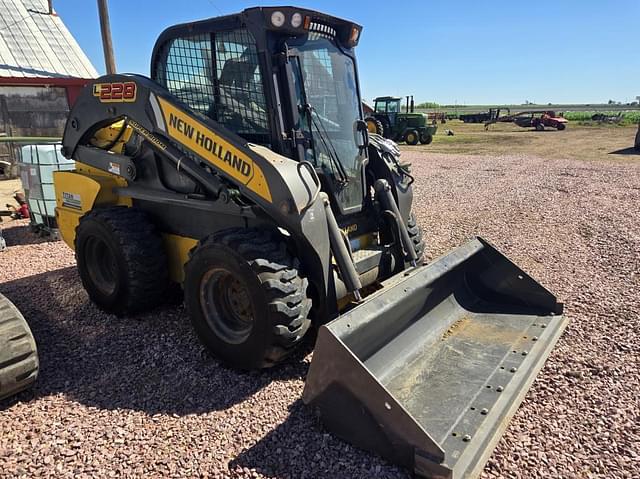 Image of New Holland L228 equipment image 2
