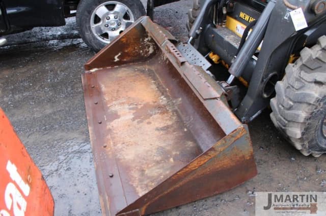 Image of New Holland L228 equipment image 4