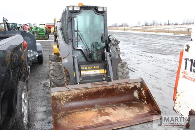 Image of New Holland L228 equipment image 1