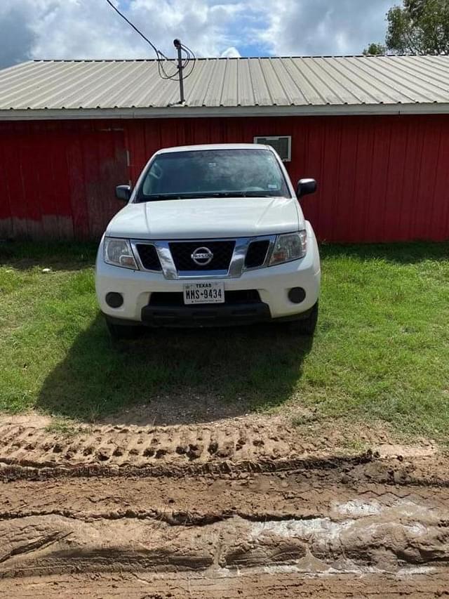 Image of Nissan Frontier equipment image 1