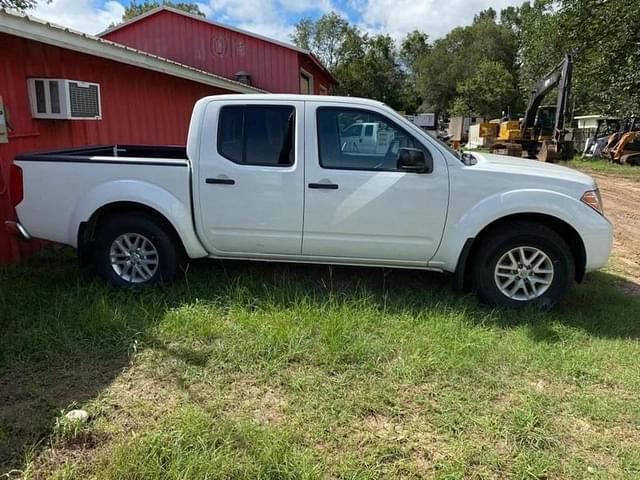 Image of Nissan Frontier equipment image 2