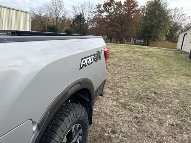 Image of Nissan Titan equipment image 3