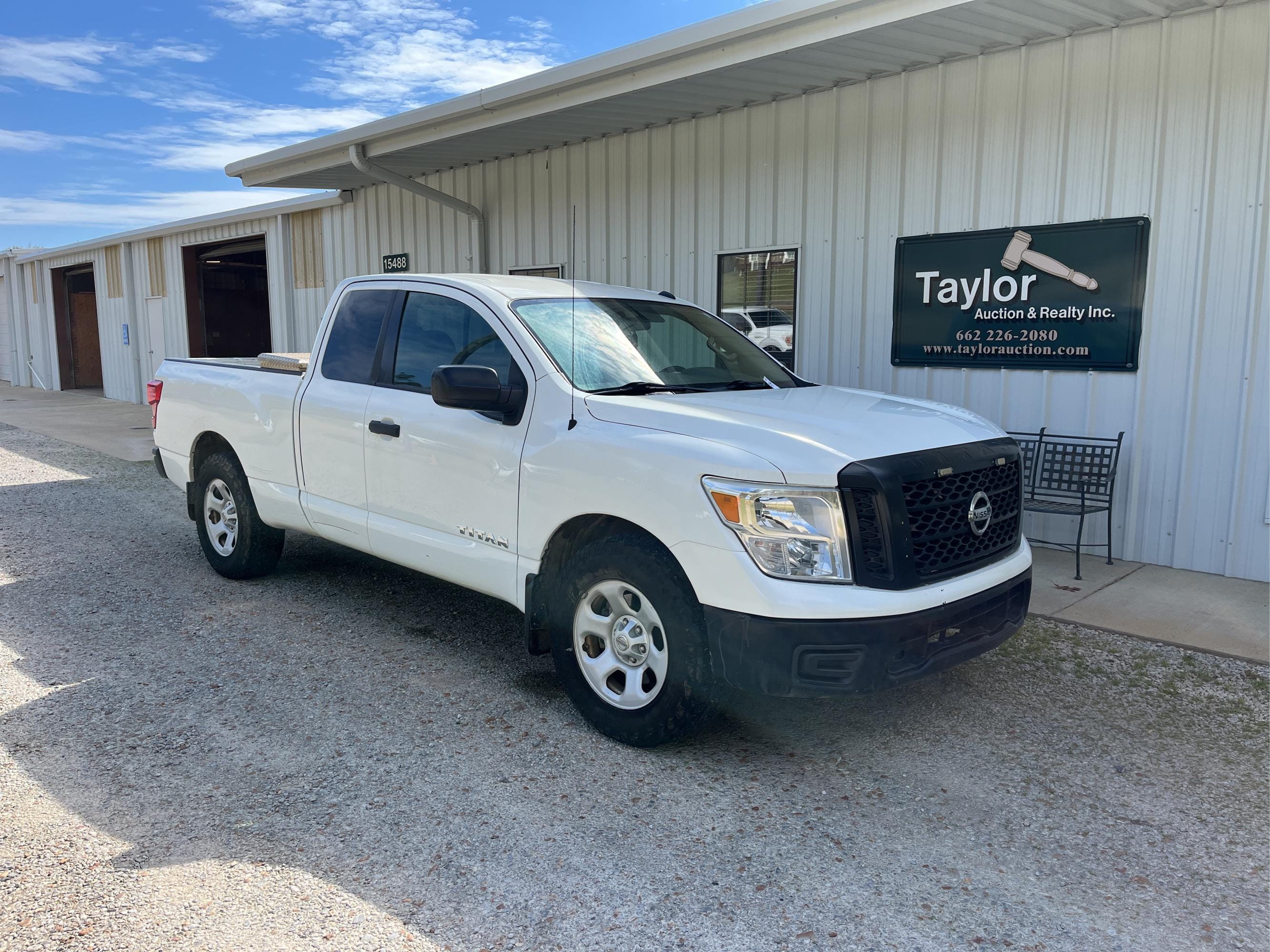 Main image Nissan Titan