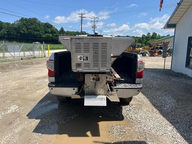 Image of Nissan Titan equipment image 4