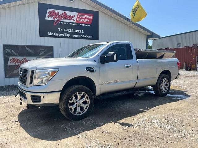 Image of Nissan Titan equipment image 2