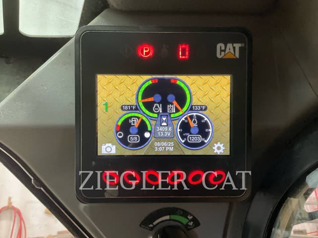 Image of Caterpillar 239D equipment image 4