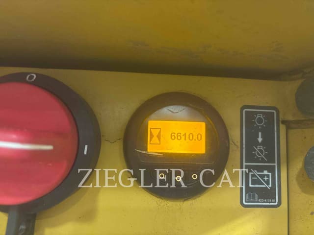 Image of Caterpillar D6LGP equipment image 4