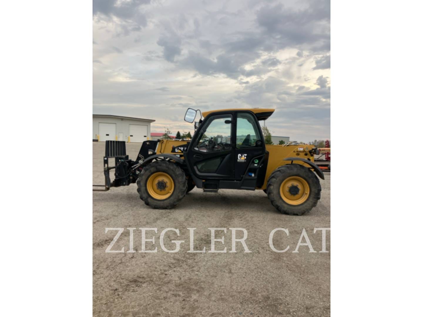 2019 Caterpillar TH408D Equipment Image0