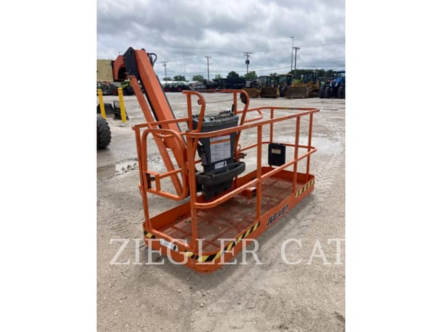 Image of JLG 460SJ equipment image 4
