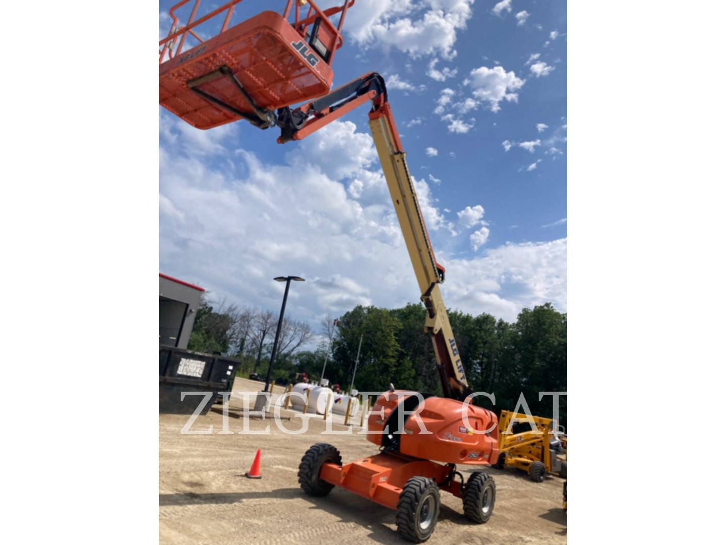 2019 JLG 460SJ Equipment Image0