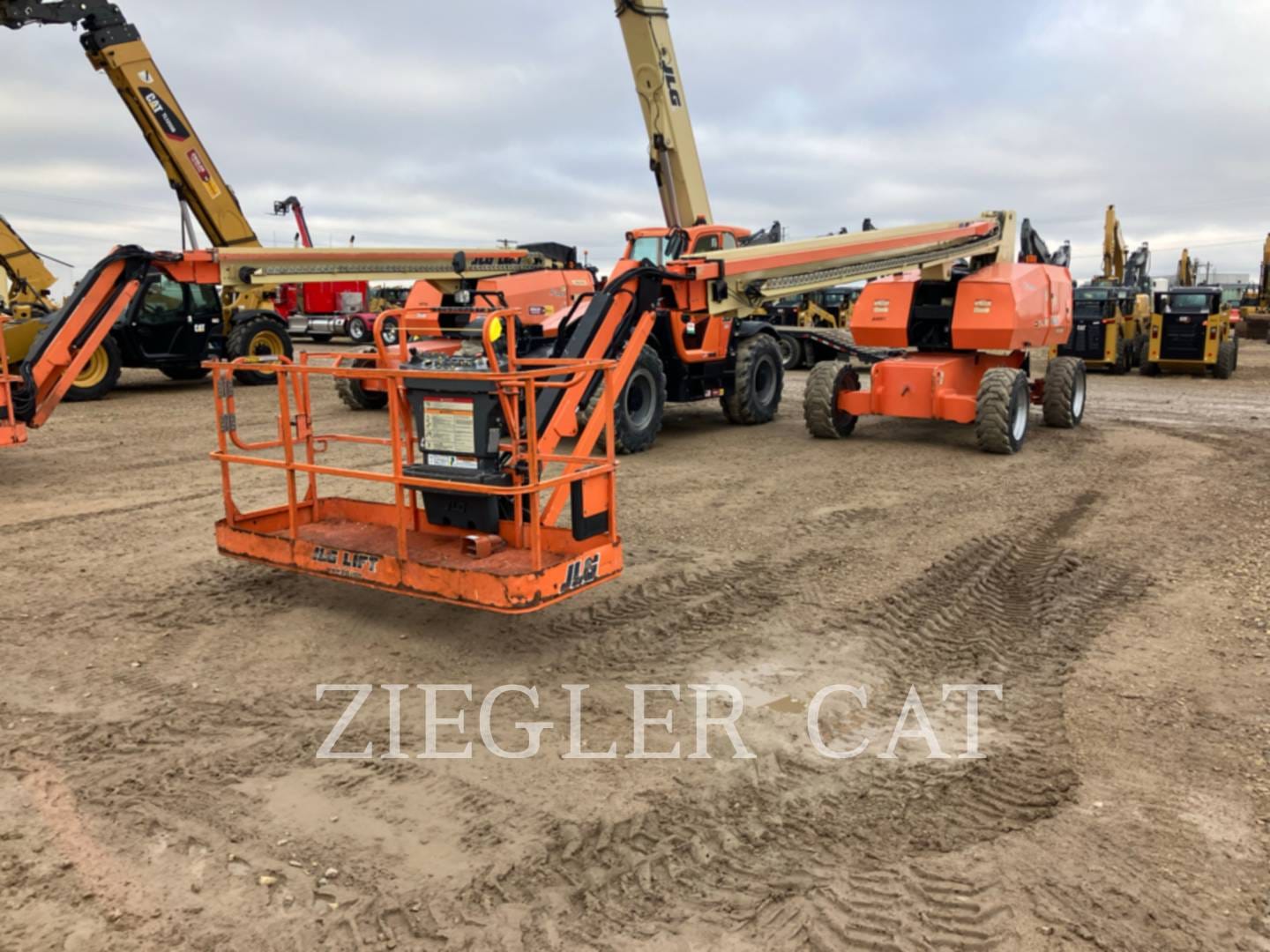 2019 JLG 860SJ Equipment Image0