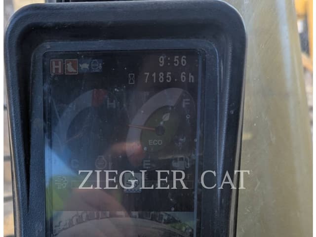 Image of Kobelco SK350LC-10 equipment image 4