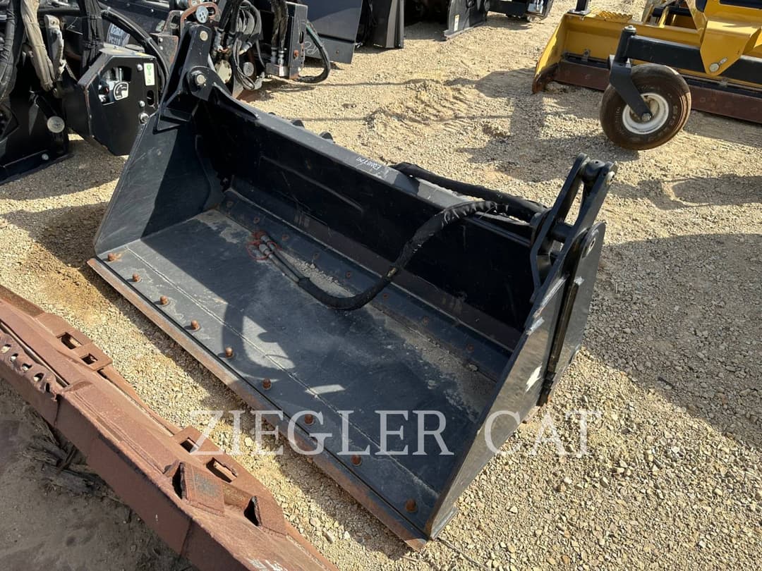 Image of Titan Attachments 4-in-1 Combo Bucket Primary image