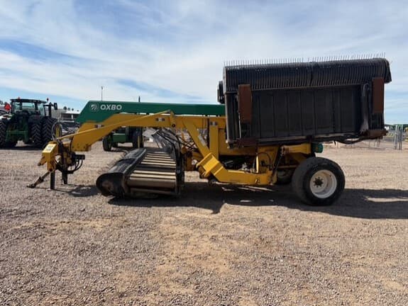 Image of Oxbo 2334 equipment image 2
