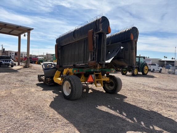 Image of Oxbo 2334 equipment image 3