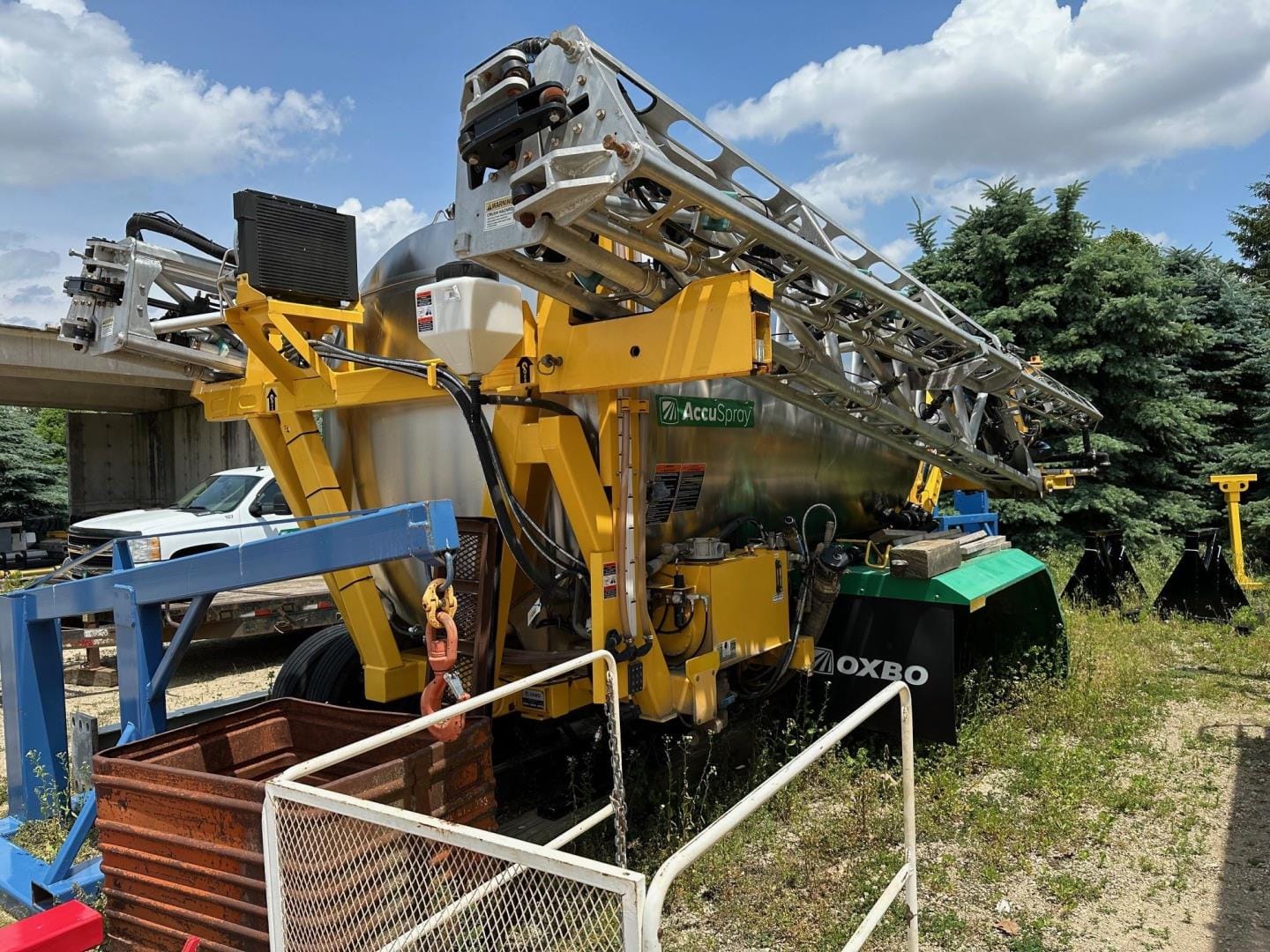 2019 Oxbo 2600 Series Equipment Image0
