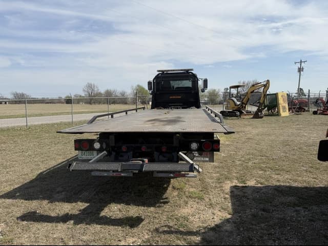 Image of Peterbilt 337 equipment image 4