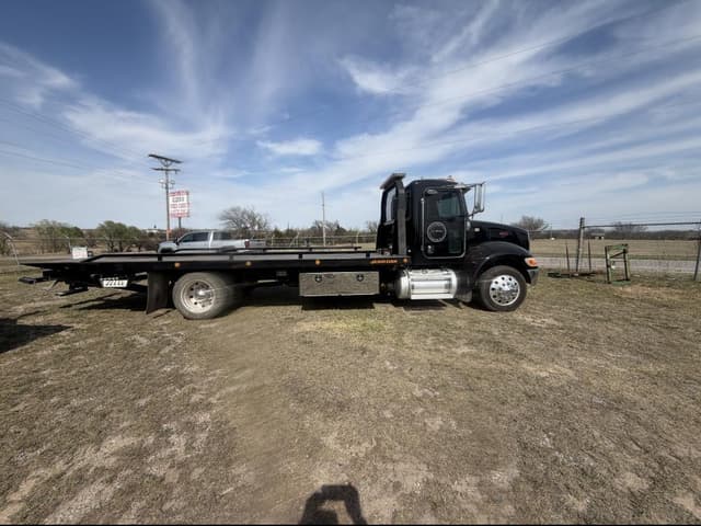 Image of Peterbilt 337 equipment image 3