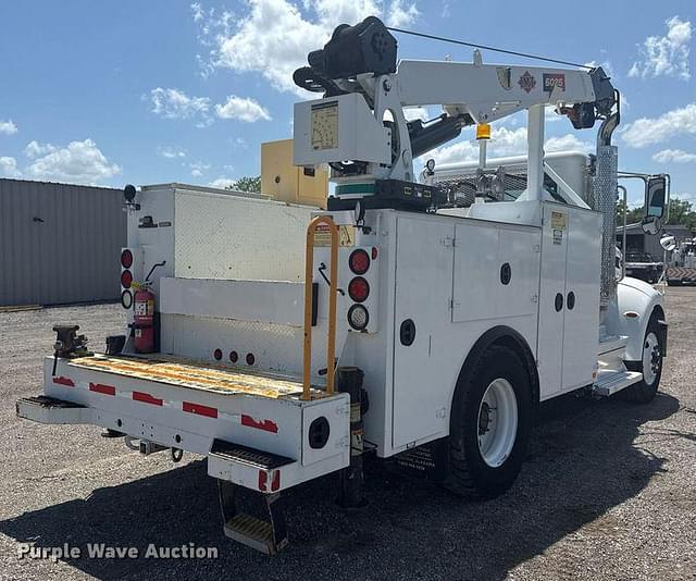Image of Peterbilt 337 equipment image 4
