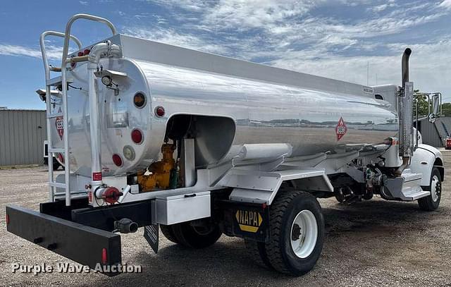 Image of Peterbilt 337 equipment image 4