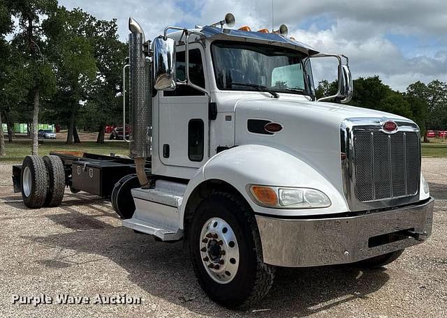 Image of Peterbilt 337 equipment image 2