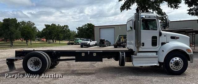Image of Peterbilt 337 equipment image 3