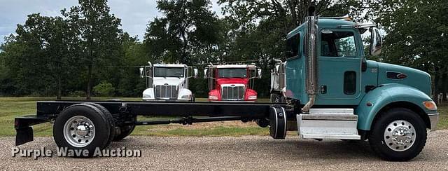 Image of Peterbilt 337 equipment image 3