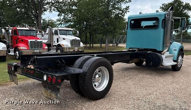 Image of Peterbilt 337 equipment image 4