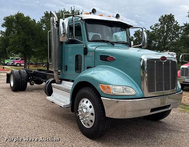 Image of Peterbilt 337 equipment image 2