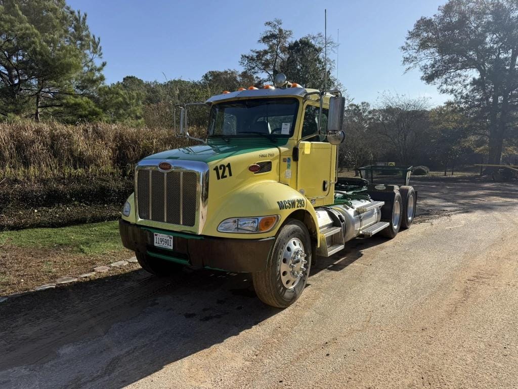2019 Peterbilt 348 Equipment Image0