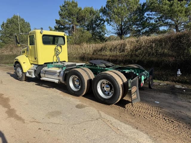 Image of Peterbilt 348 equipment image 2