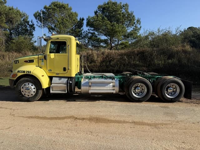 Image of Peterbilt 348 equipment image 1