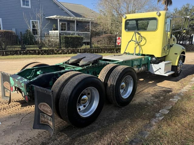 Image of Peterbilt 348 equipment image 4