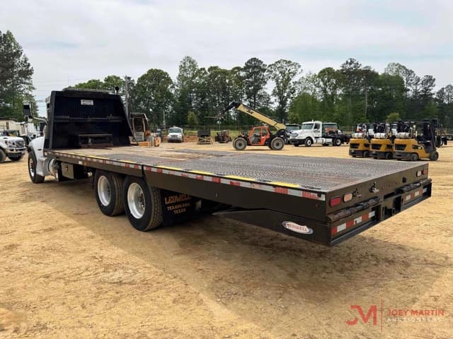Image of Peterbilt 348 equipment image 2