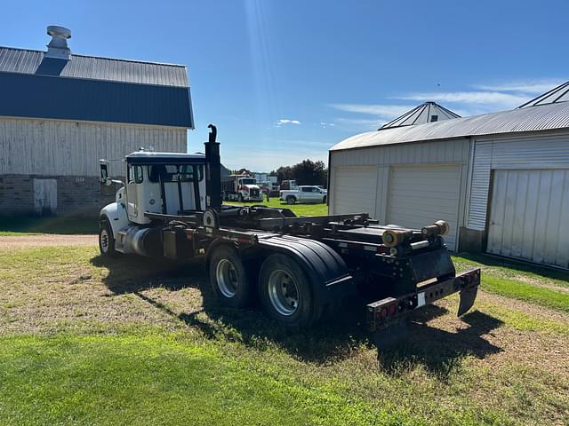 Image of Peterbilt 348 equipment image 4