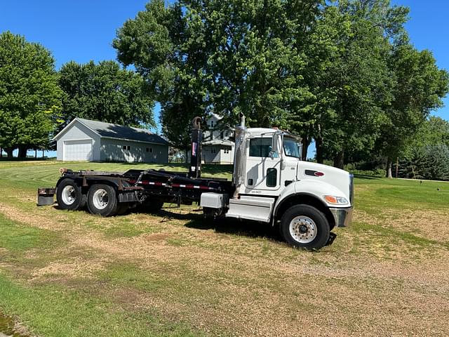 Image of Peterbilt 348 equipment image 2