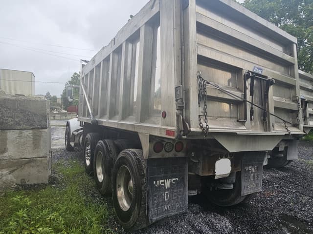 Image of Peterbilt 365 equipment image 2