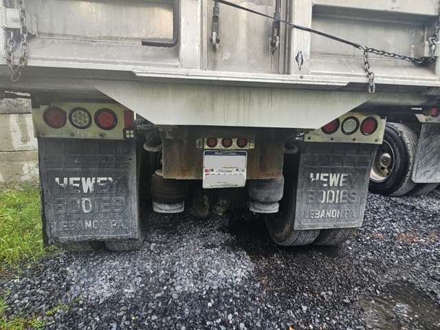 Image of Peterbilt 365 equipment image 4