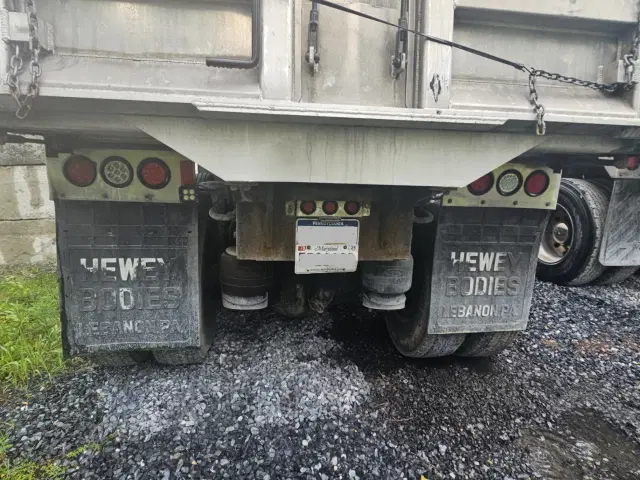 Image of Peterbilt 365 equipment image 4