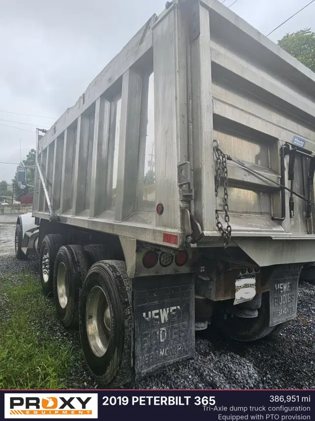 Image of Peterbilt 365 equipment image 3