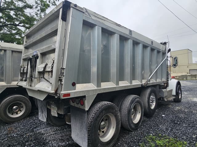 Image of Peterbilt 365 equipment image 4